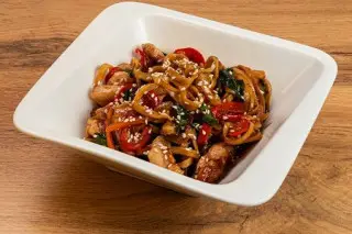 Удон С курицей и овощами