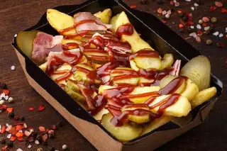 Картофель с беконом и огурчиками