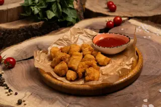 Мини-наггетсы куриные с соусом на выбор