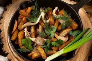 Картофель жареный с лесными грибами