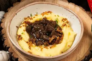 Куриные сердечки с трюфельным пюре
