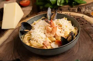 Феттуччине с морепродуктами в сливочном соусе