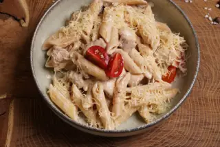 Пенне с грибами и индейкой