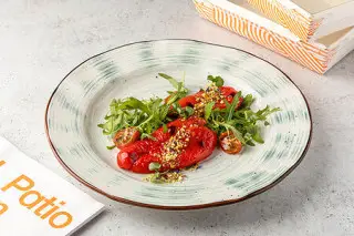 Печёные перцы с руколой и фисташками