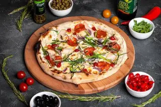 Пицца с копченой курицей