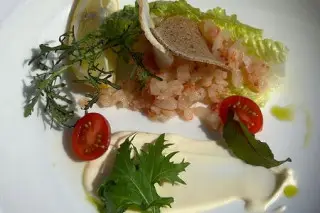 Тартар из розовых креветок