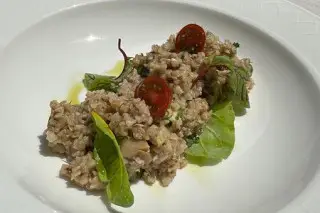 Зеленая гречка с лесными грибами