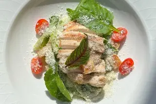 Салат Цезарь с курицей