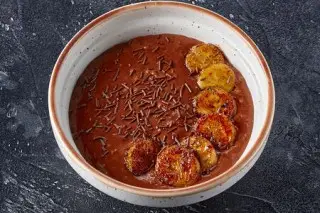 Шоколадная овсяная каша с бананом