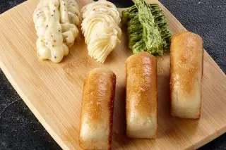 3 вида масла с горячими булочками