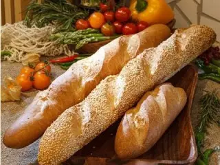Багет большой с черным кунжутом
