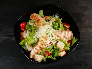 Цезарь классический с курицей (300 гр.)