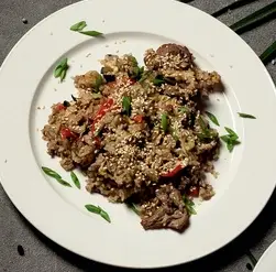 Жареный рис с курицей (280г)