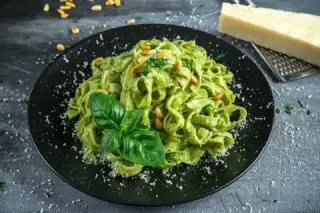 Паста со сливочным соусом "Pesto" и кедровым орехом (200г)