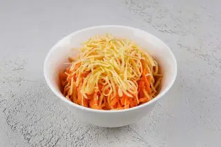 Салат из моркови с сыром
