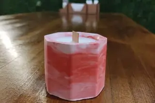 Свеча многоугольник розовая