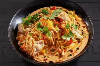 Том ям noodles с цыпленком