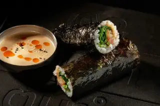 Хенд ролл с хрустящим баклажаном