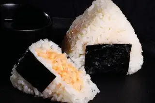 Онигири с креветкой