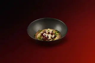 Митболы с брусничным соусом и картофельным пюре