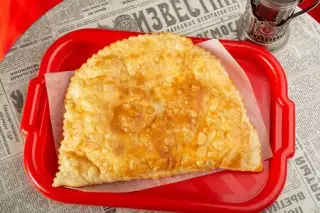 Чебурек Брежневский с сыром Брынза