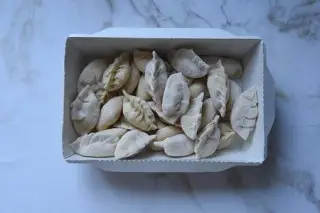 Замороженные вареники с сыром