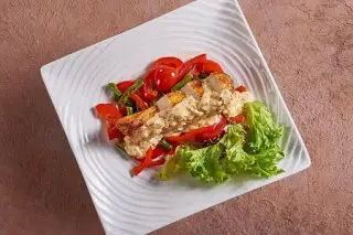 Куриная грудка в сырно-сливочном соусе