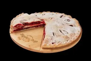 Осетинский пирог вишня-клубника
