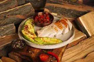 Куриная грудка с овощами