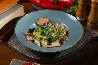 Салат с говядиной и баклажанами 