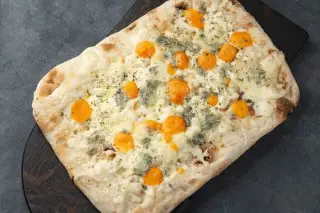 Римская сырная пицца