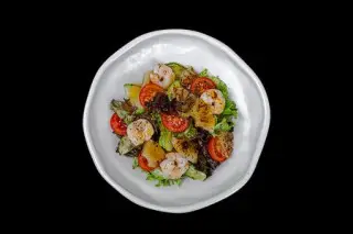 Салат с креветкой и ананасом 