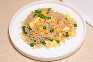 Рис с яйцом и овощами 