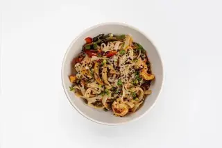 Удон с креветкой и кальмаром 