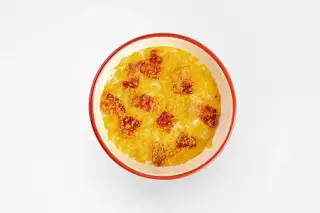 Токпокки с беконом и соусом чеддер 