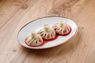 Хинкали с халвой, изюмом и грецким орехом