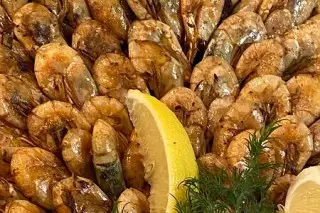 Креветки северные, жаренные с чесноком