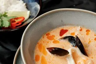 Том ям с морепродуктами и кокосом менее острый