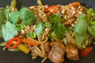 Лапша яичная с курицей 