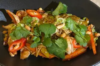 Лапша яичная с креветкой 