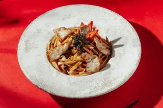 Паназиатская паста Том ям с курицей