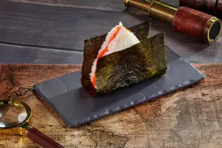 Онигири с крабом