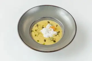 Сырный суп с креветкой и страчетелла
