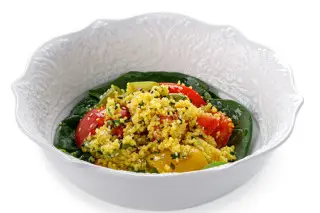 Тёплый салат с печёными овощами и кускусом