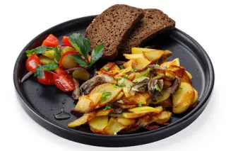 Жаренный картофель с грибами