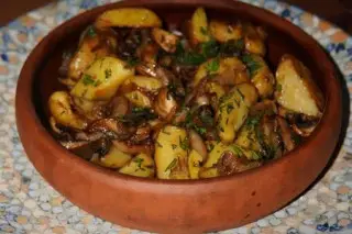 Картофель жареный с грибами