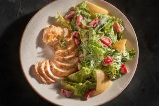 Салат с курицей и сыром