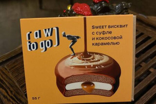 Sweet бисквит с суфле и кокосовой карамелью Raw to go