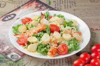 Салат Цезарь с курицей