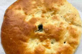 Пирог с зеленью и с сыром 